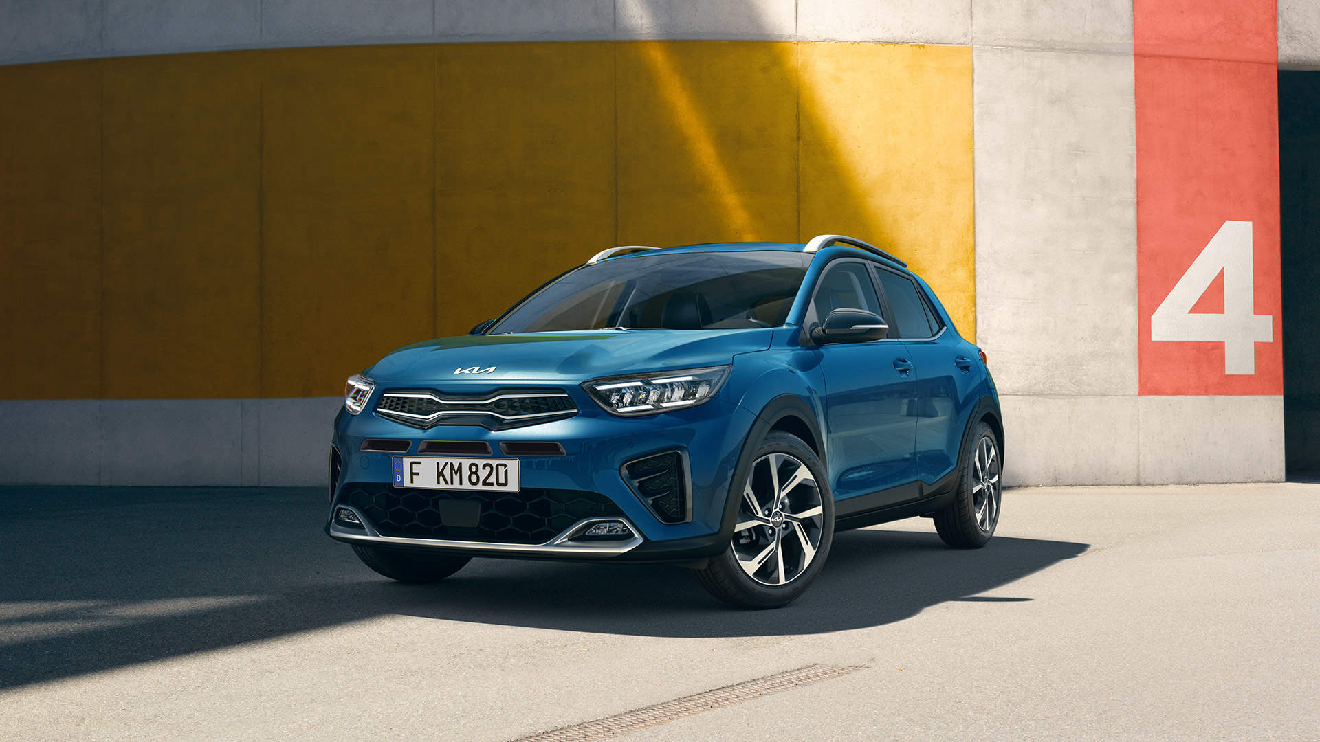 Kia Stonic Blauw geparkeerd voorkant